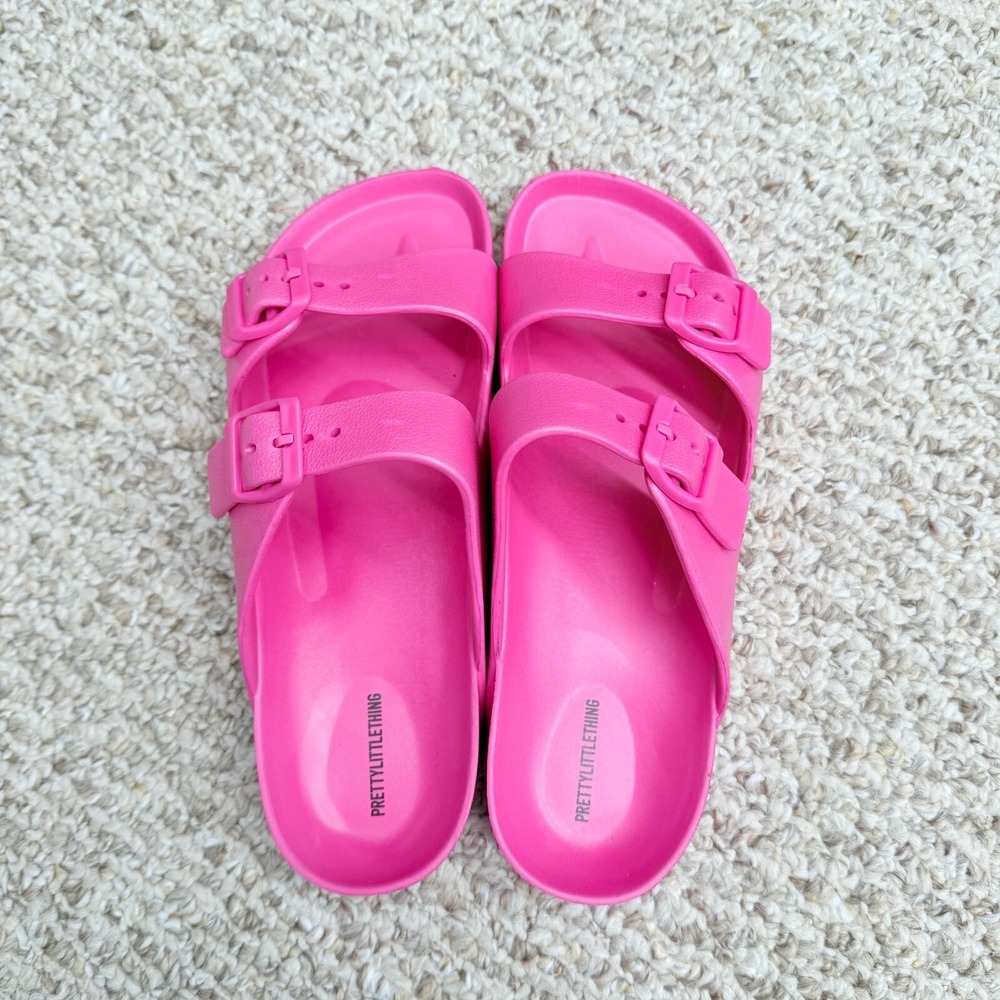 Pretty Little Thing Bright Pink Wide Fit Rubber Buckle Sliders SlipOn Sz 8